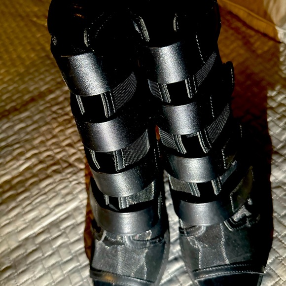 Never worn .. no box - Picture 1 of 3